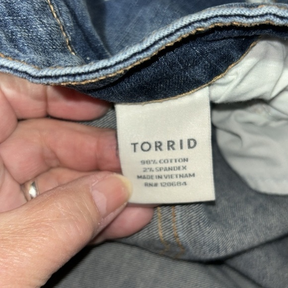 Torrid denim distressed blue Jean shorts. Size 26. EUC. - Picture 4 of 5